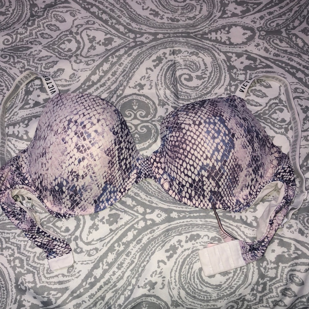 Victoria secret bra 38D damaged hooks